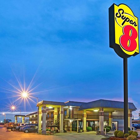 Super 8 By Wyndham Shawnee Hotel Buitenkant foto