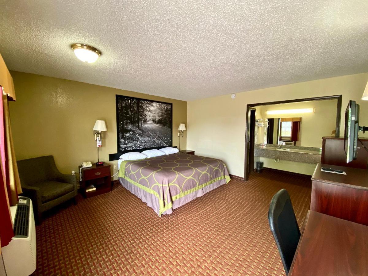 Super 8 By Wyndham Shawnee Hotel Buitenkant foto