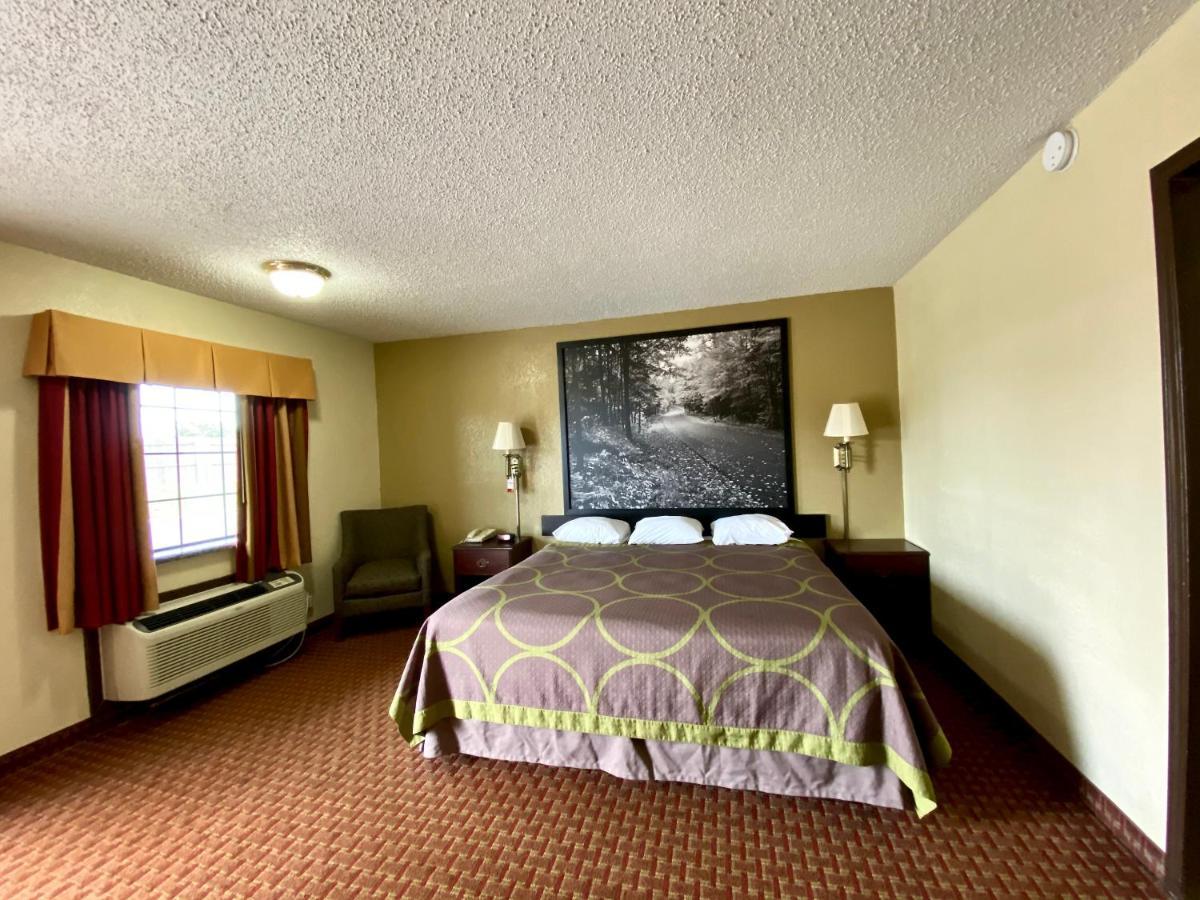 Super 8 By Wyndham Shawnee Hotel Buitenkant foto